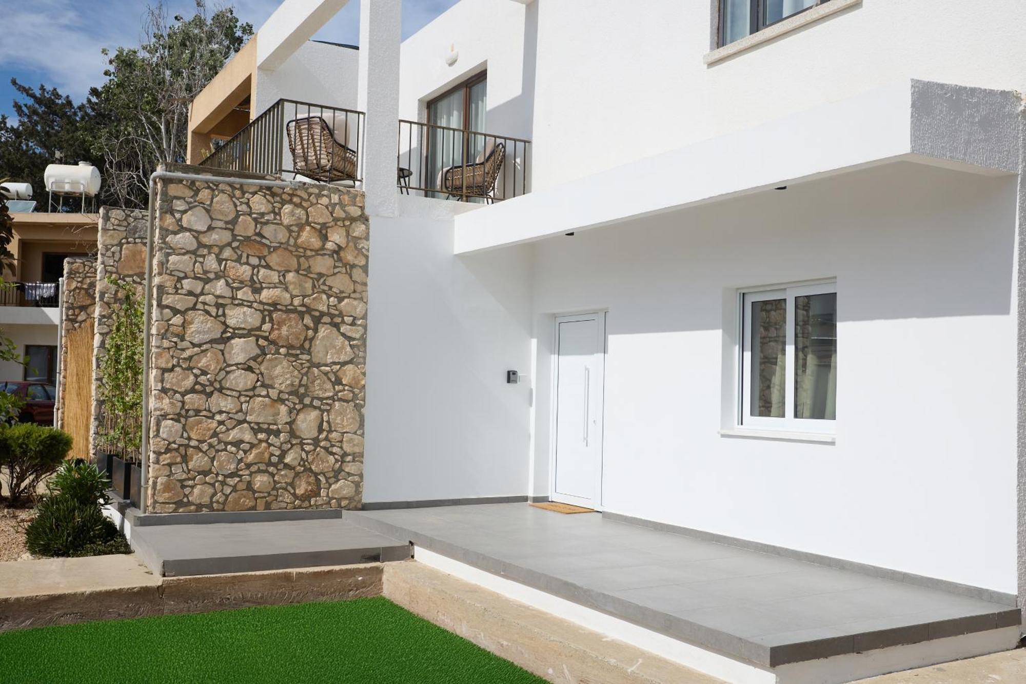 Adamandri Lodge - Prime Location Айя-Напа Экстерьер фото